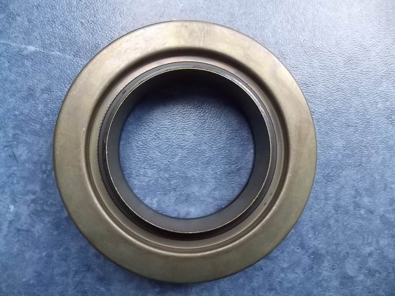 Active bevel gear oil seal