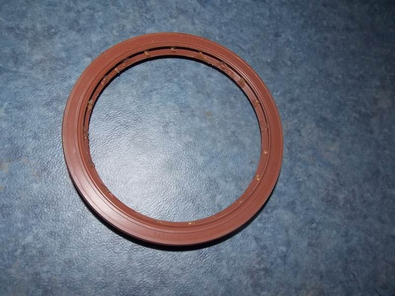 Сальник полуоси; внутренний диаметр 114 ; внешний диаметр 138 . 18 ; толщина 15-1