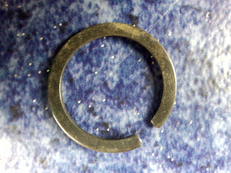 Стопорное кольцо пружины направляющего подшипника