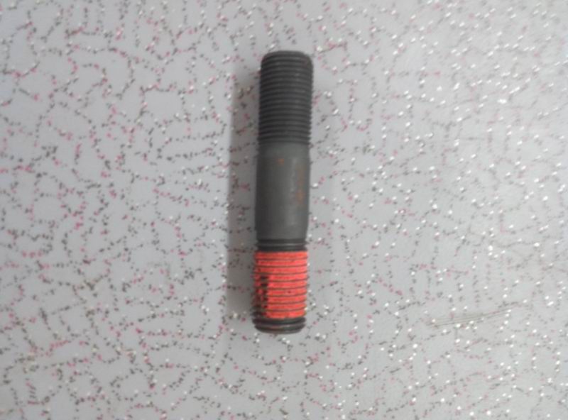 Half shaft bolt