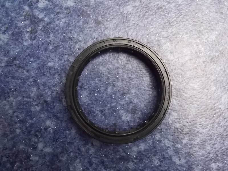 Сальник полуоси; удалил так же, как 2403-03739-2