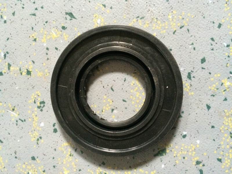 Сальник полуоси