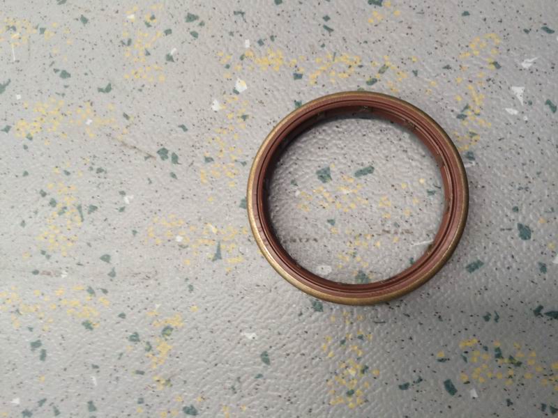 Сальник полуоси; удалить