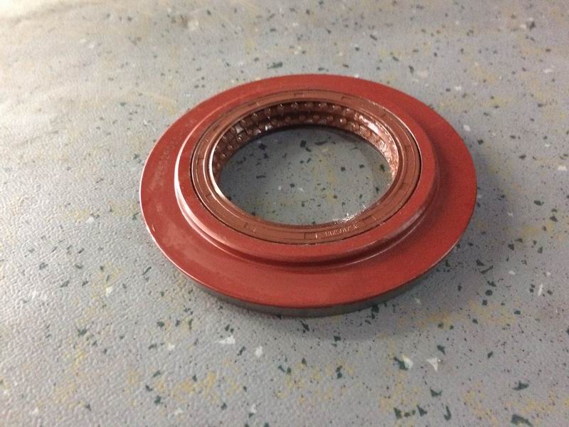 Активный конический сальник; внутренний диаметр φ 105 ; внешний диаметр φ 150 ; толщина 17-1