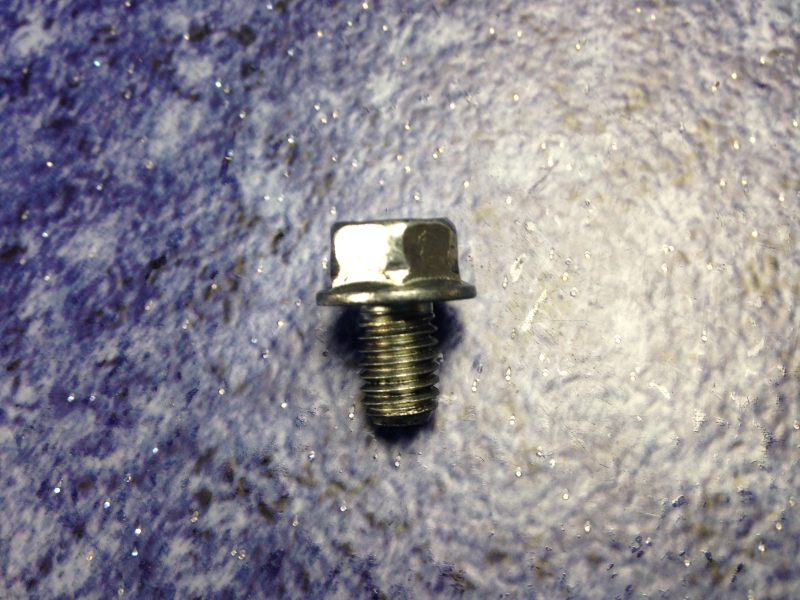 Bolt-Different locking gasket
