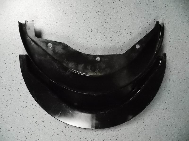 Тормозной пыльник; содержит две верхние и нижние части-1