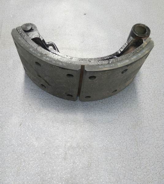 Задние тормозные колодки в сборе-1