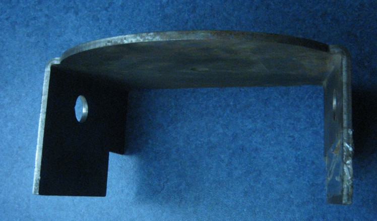 Верхний кронштейн подушки безопасности передней подвески-1