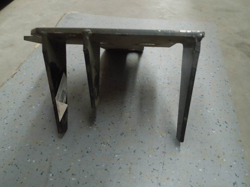 Front thrust rod bracket-1