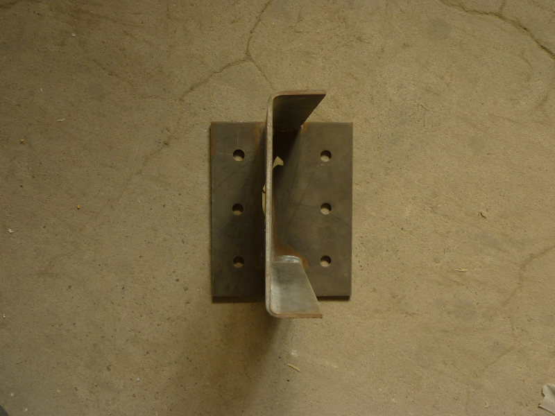 D Шестой кронштейн нижней балки в сборе с левой стороны.