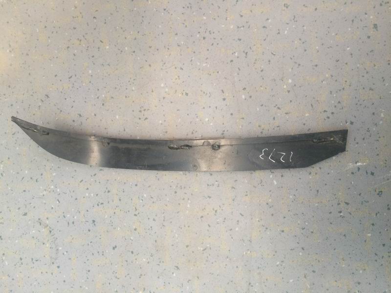 The left side connecting plate of bumper body