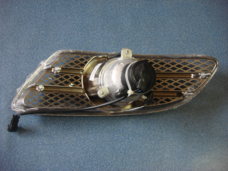 Fog lamp decorations on the right