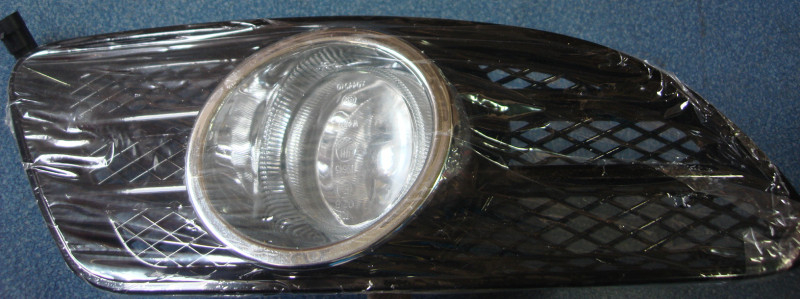 Fog lamp decorations on the right-1