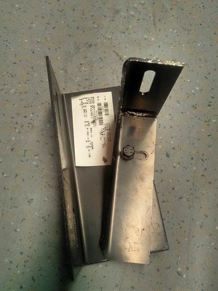 Connecting plate on the left middle of the bumper (29)