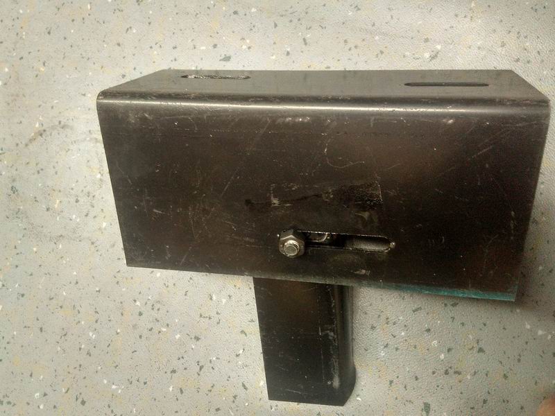 Connecting plate on the left middle of the bumper (29)-1