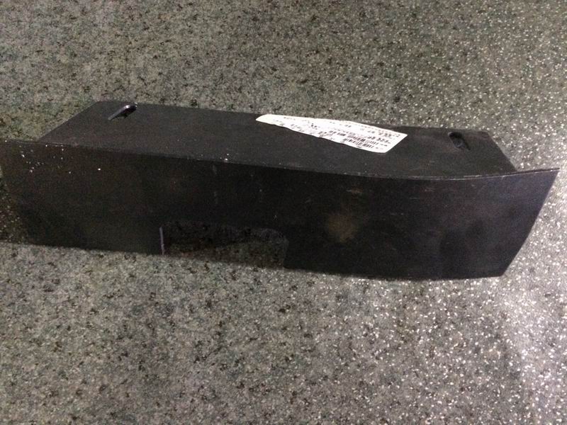 The left side connection plate on the bumper (mark lamp hole)