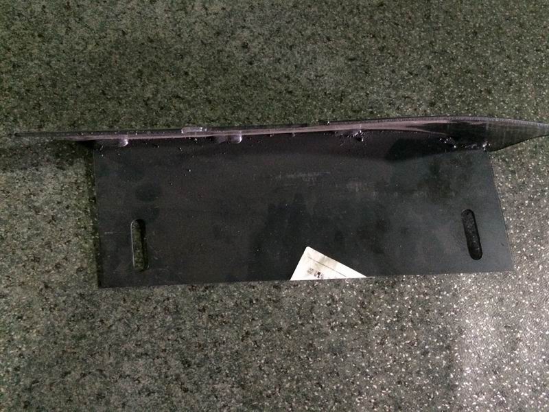 The left side connection plate on the bumper (mark lamp hole)-1