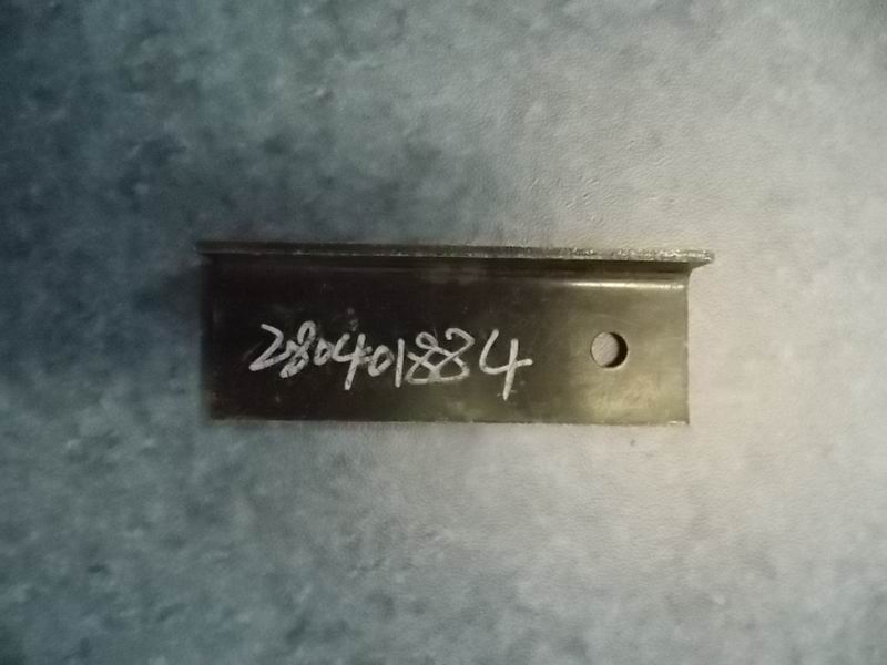 Задняя страховая табличка справа посередине задней страховки (послепродажные материалы)