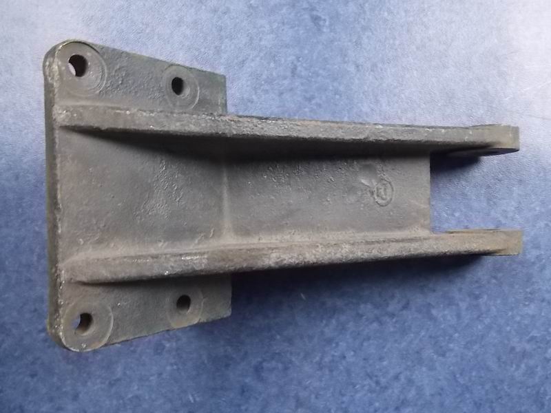 Front drag device support (front 20); without paint