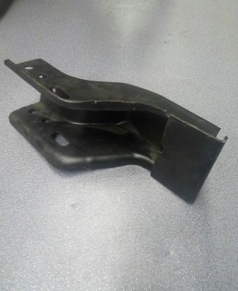 Front suspension mounting bracket left-1