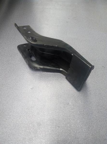 Front suspension mounting bracket right-1