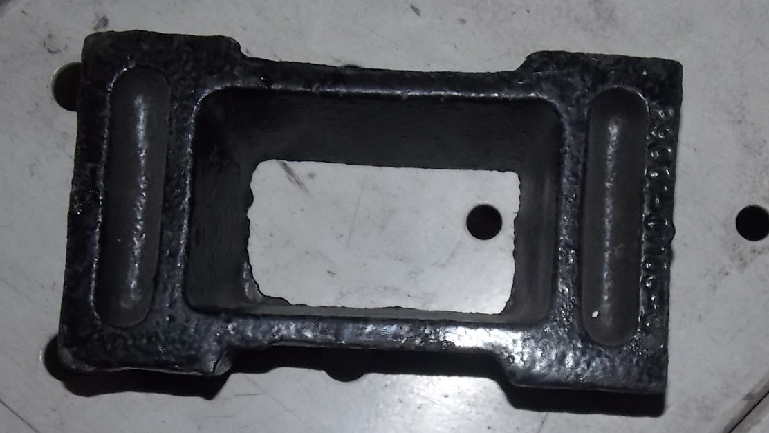 Крышка передней подвески