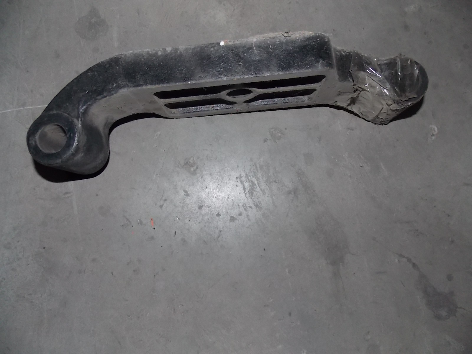 D Steel plate underspring (right)