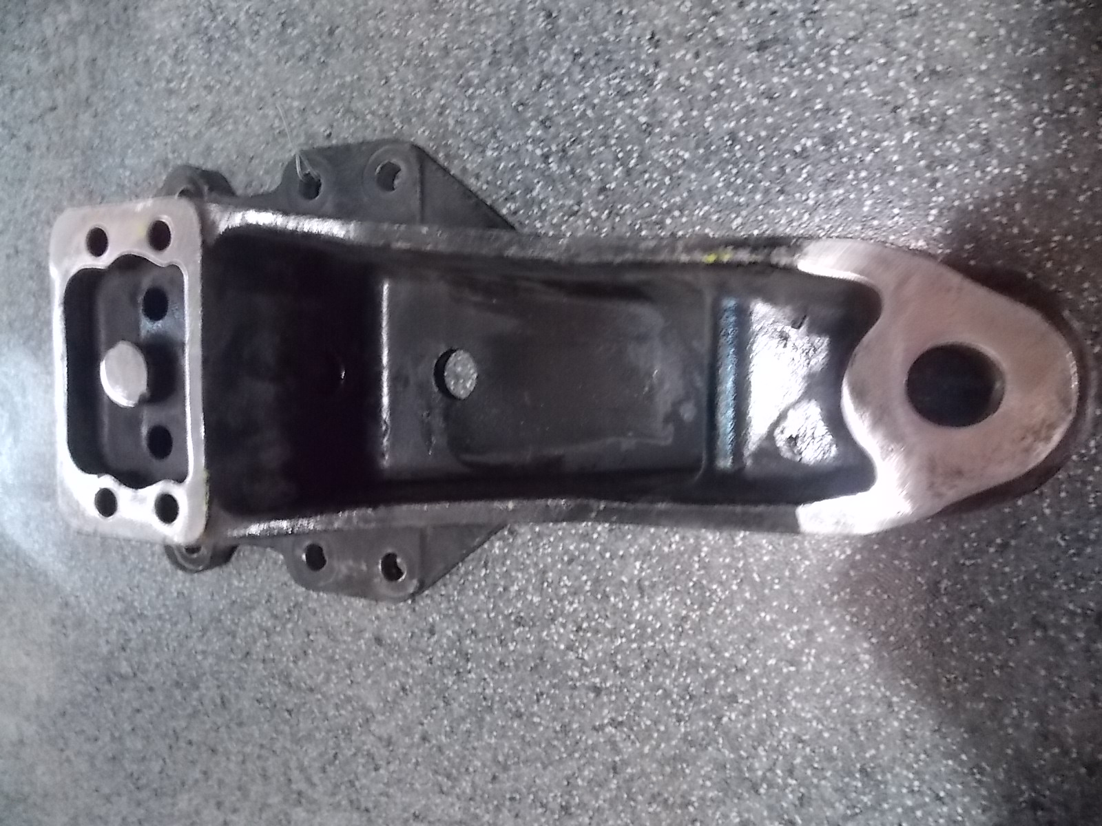 D Guide arm bracket; without paint-1
