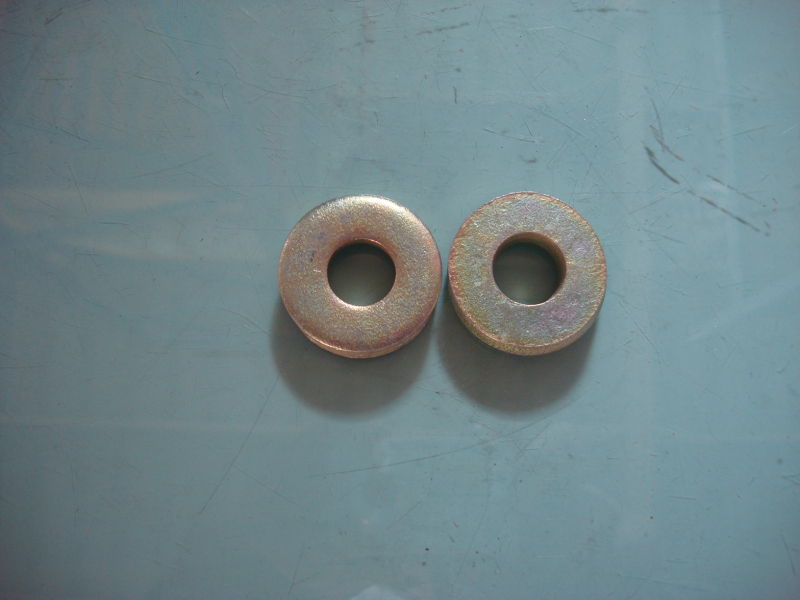 D Нижний правый кронштейн переднего амортизатора