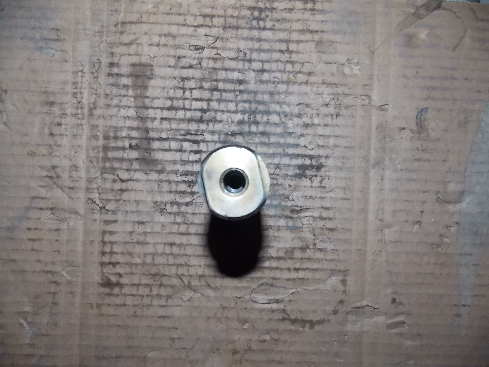 Задний кронштейн передней стальной пружины-2