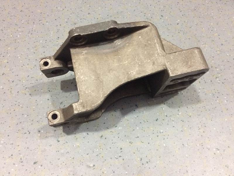 Leaf spring bracket, Φ30, 90, 84.5, side-mounted-1