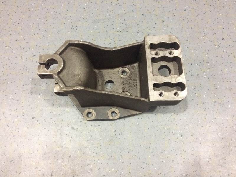 Leaf spring bracket, Φ30, 90, 84.5, side-mounted-2
