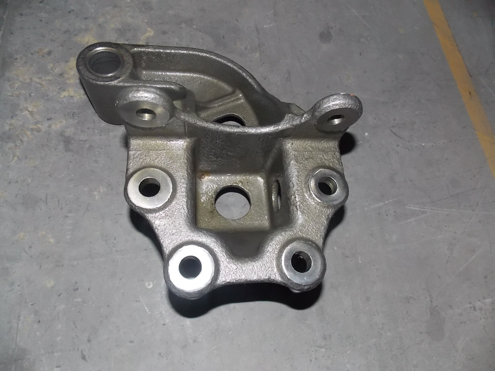Leaf spring fixing bracket (left) Φ30-75 (20 processes); without paint-1