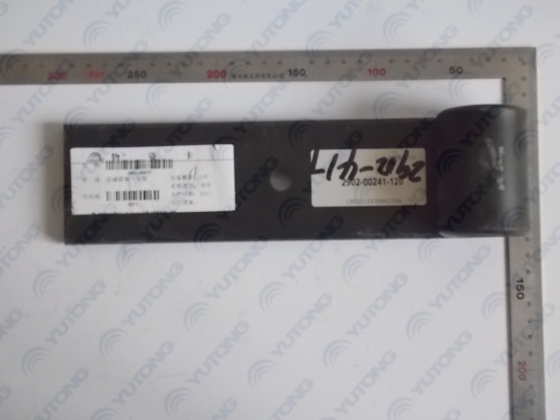 Нижний кронштейн переднего амортизатора