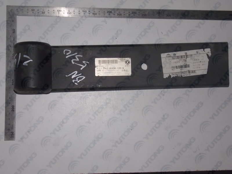 Front shock absorber lower bracket