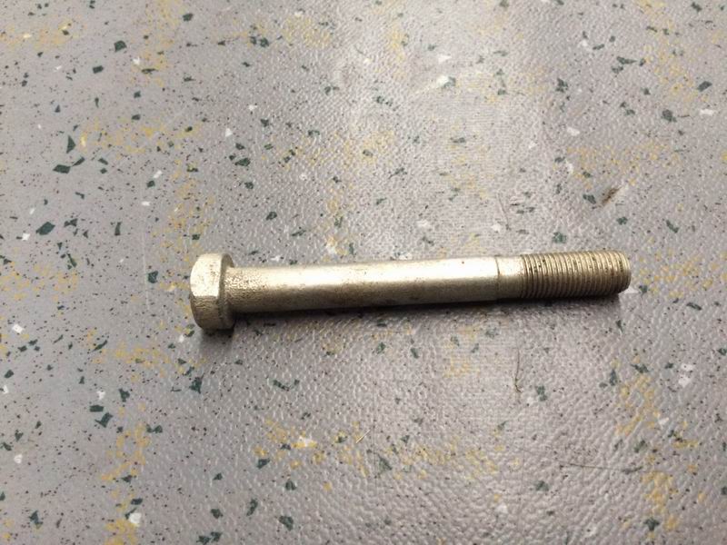 Центральный болт передней пружины