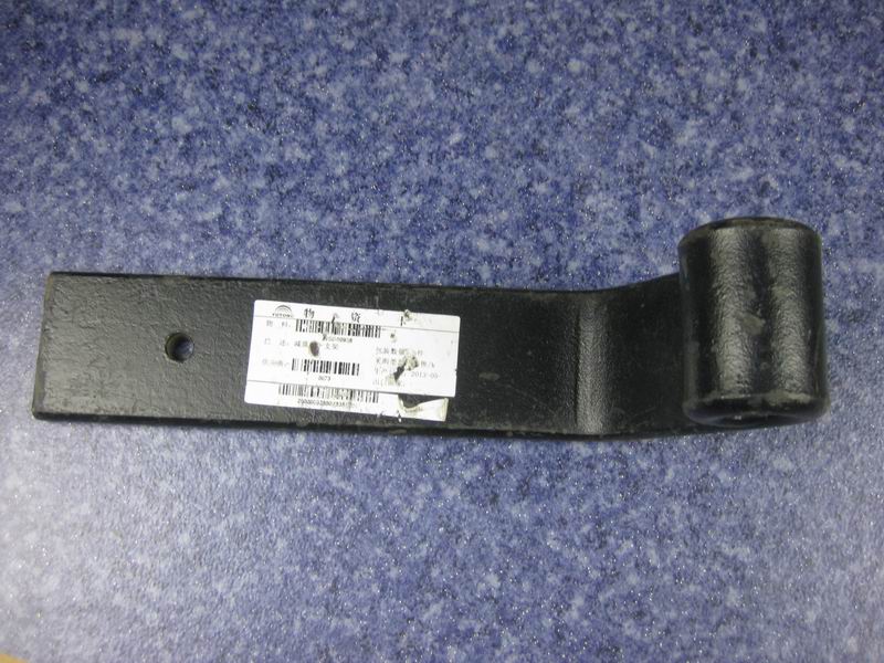 Нижний кронштейн амортизатора