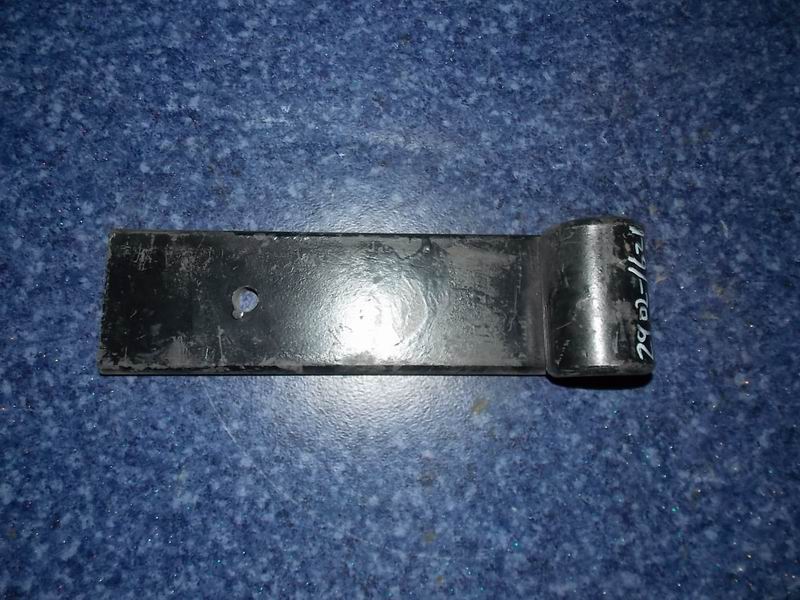 Нижний кронштейн амортизатора