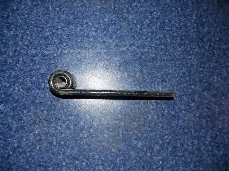 Нижний кронштейн амортизатора-1