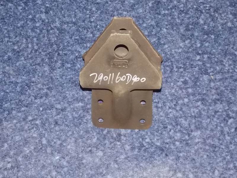 Front spring fixing bracket assembly