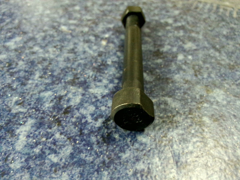 Центральный болт-1