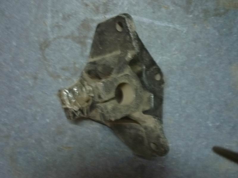 Ear end bracket - front suspension-1