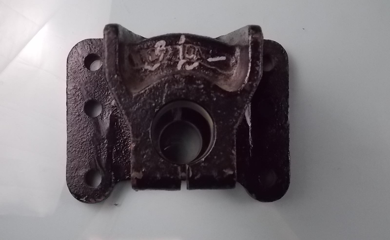 Фиксированный концевой кронштейн задней подвески