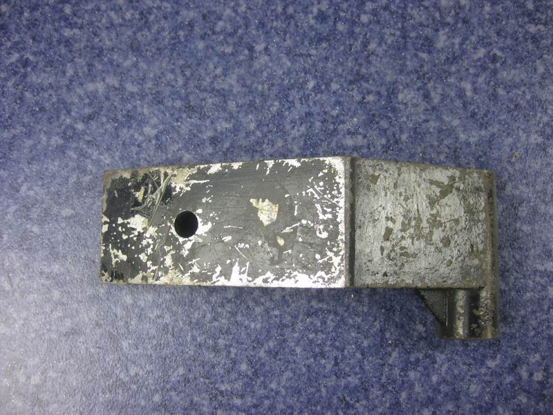 D (Возврат)Нижний кронштейн переднего амортизатора-3