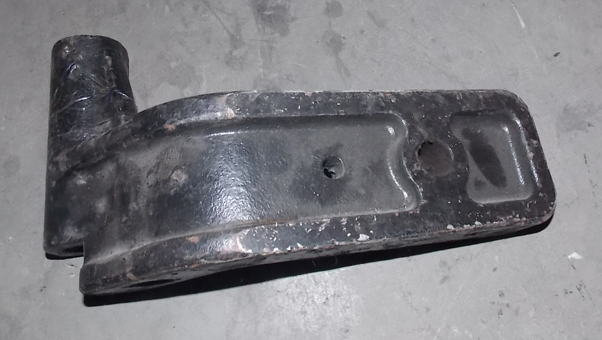 Front shock absorber lower left bracket