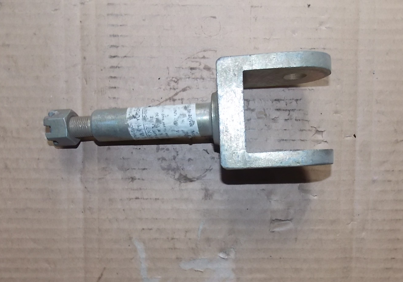 Опорная вилка под задний амортизатор