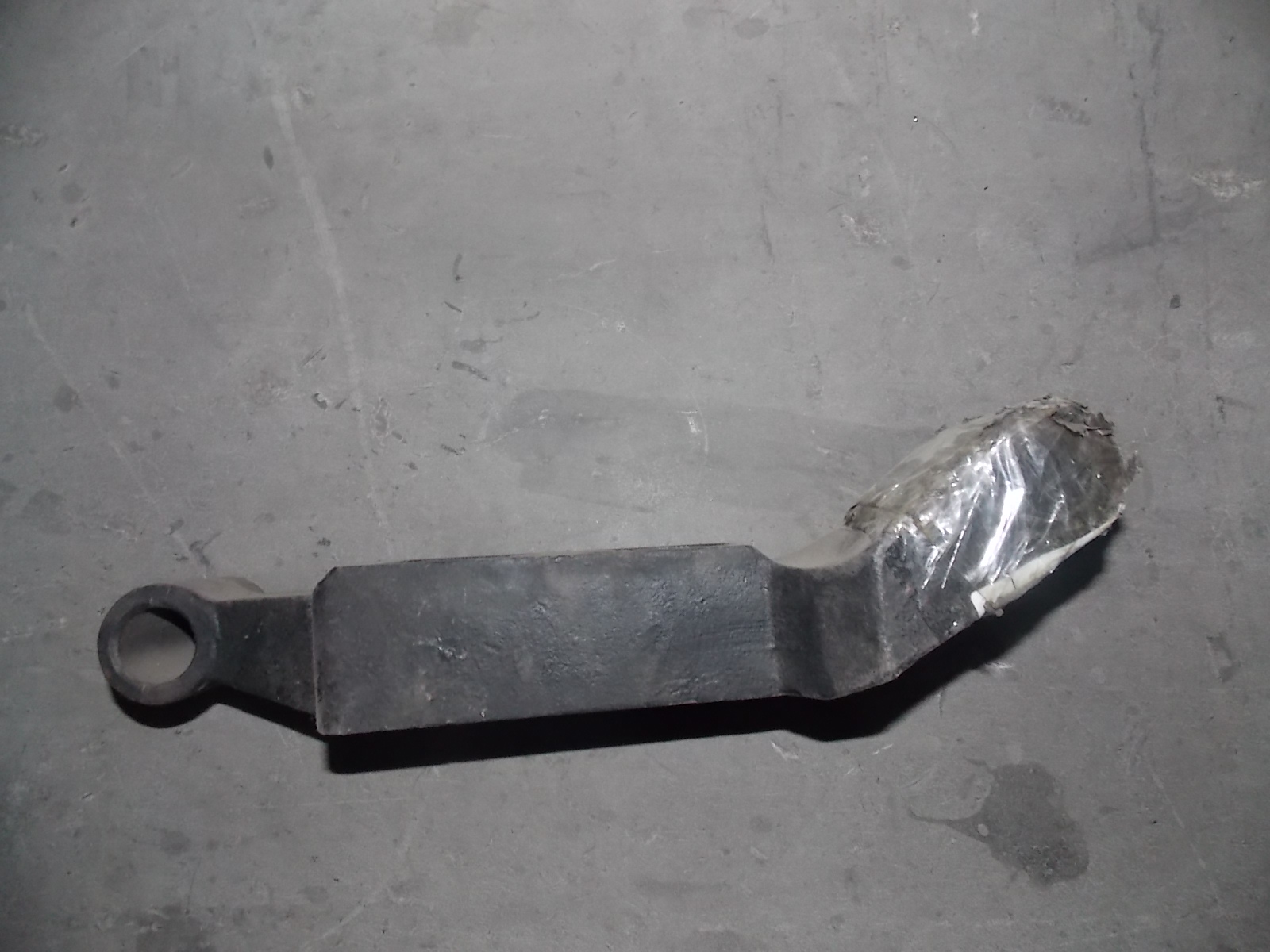 Front shock absorber lower bracket (right)-1