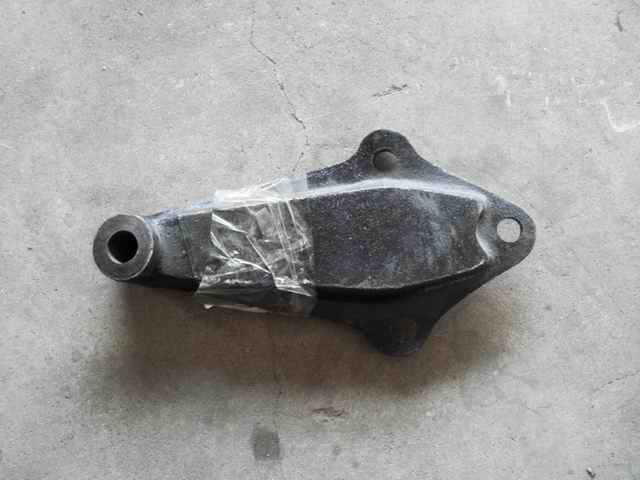 Front shock absorber upper bracket