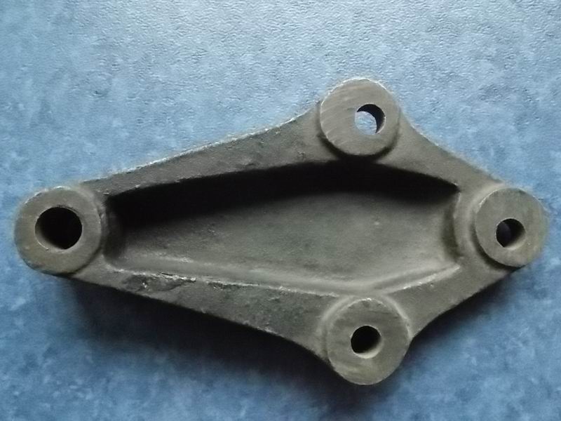 Верхний кронштейн амортизатора