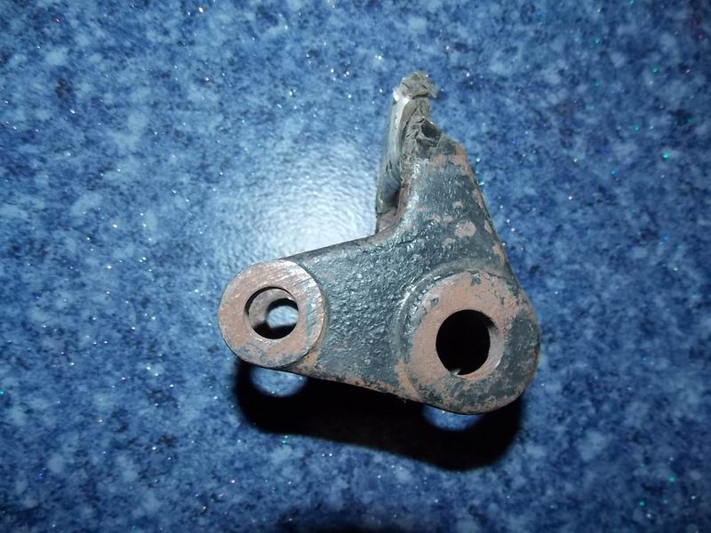 D shock absorber lower bracket